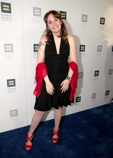 Lena Dunham feet photo thumbnail