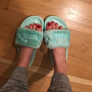 Lena Dunham feet photo thumbnail