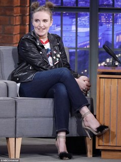Lena Dunham feet photo thumbnail