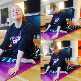 Lena Dunham feet photo thumbnail