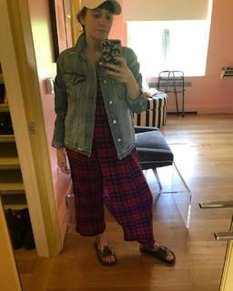 Lena Dunham feet photo thumbnail