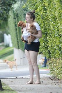 Lena Dunham feet photo thumbnail