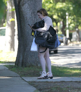 Lena Dunham feet photo thumbnail