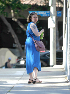 Lena Dunham feet photo thumbnail