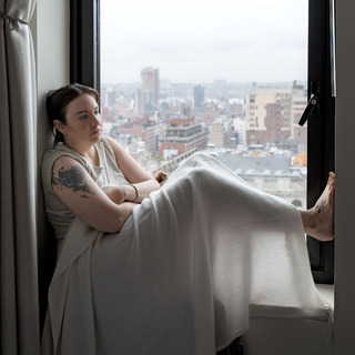Lena Dunham feet photo thumbnail