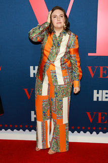 Lena Dunham feet photo thumbnail