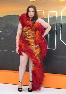 Lena Dunham feet photo thumbnail