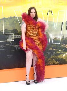 Lena Dunham feet photo thumbnail