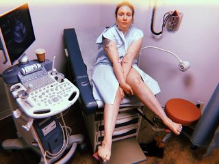 Lena Dunham feet photo thumbnail