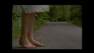 Lena Dunham feet photo thumbnail