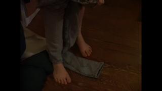 Lena Dunham feet photo thumbnail