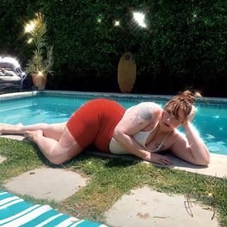 Lena Dunham feet photo thumbnail