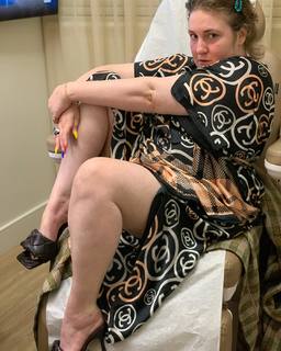 Lena Dunham feet photo thumbnail