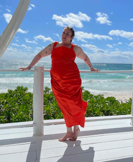 Lena Dunham feet photo thumbnail