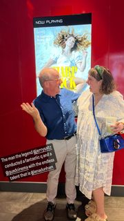 Lena Dunham feet photo thumbnail