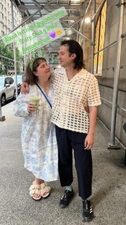 Lena Dunham feet photo thumbnail