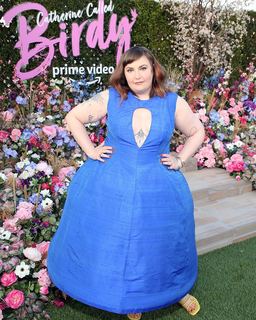 Lena Dunham feet photo thumbnail