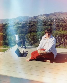 Lena Dunham feet photo thumbnail