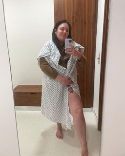 Lena Dunham feet photo thumbnail