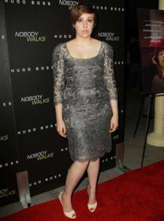 Lena Dunham feet photo thumbnail