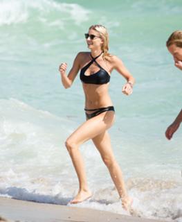Lena Gercke feet photo thumbnail