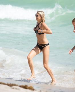 Lena Gercke feet photo thumbnail