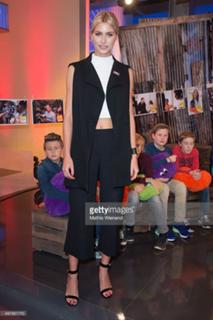 Lena Gercke feet photo thumbnail