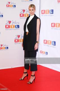 Lena Gercke feet photo thumbnail