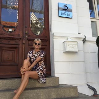 Lena Gercke feet photo thumbnail