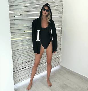 Lena Gercke feet photo thumbnail