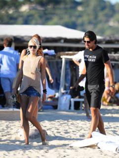 Lena Gercke feet photo thumbnail