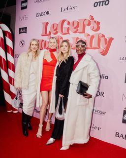 Lena Gercke feet photo thumbnail