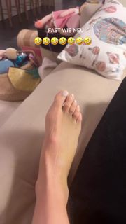 Lena Gercke feet photo thumbnail