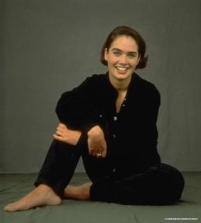 Lena Headey feet photo thumbnail