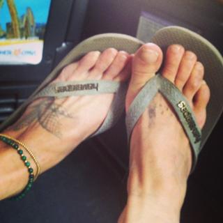Lena Headey feet photo thumbnail