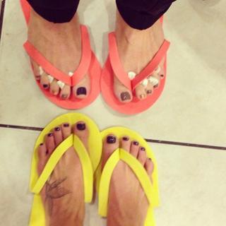 Lena Headey feet photo thumbnail