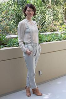Lena Headey feet photo thumbnail