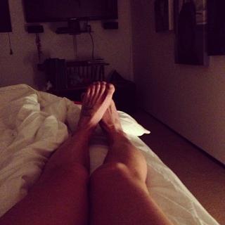 Lena Headey feet photo thumbnail