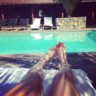 Lena Headey feet photo thumbnail