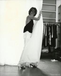 Lena Headey feet photo thumbnail