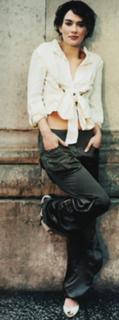 Lena Headey feet photo thumbnail