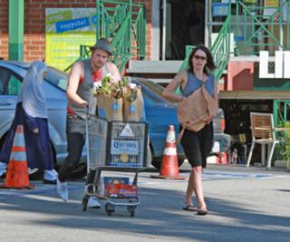 Lena Headey feet photo thumbnail