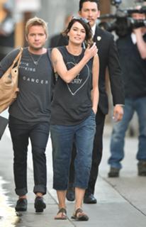 Lena Headey feet photo thumbnail