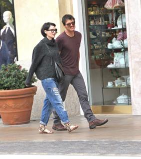 Lena Headey feet photo thumbnail