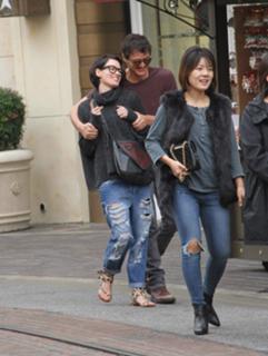 Lena Headey feet photo thumbnail