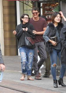 Lena Headey feet photo thumbnail