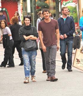 Lena Headey feet photo thumbnail