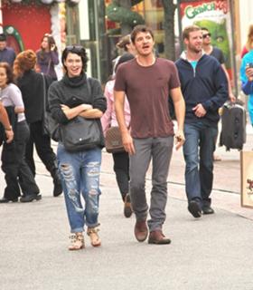 Lena Headey feet photo thumbnail