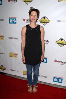 Lena Headey feet photo thumbnail
