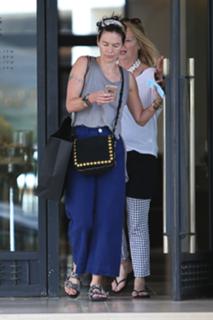 Lena Headey feet photo thumbnail